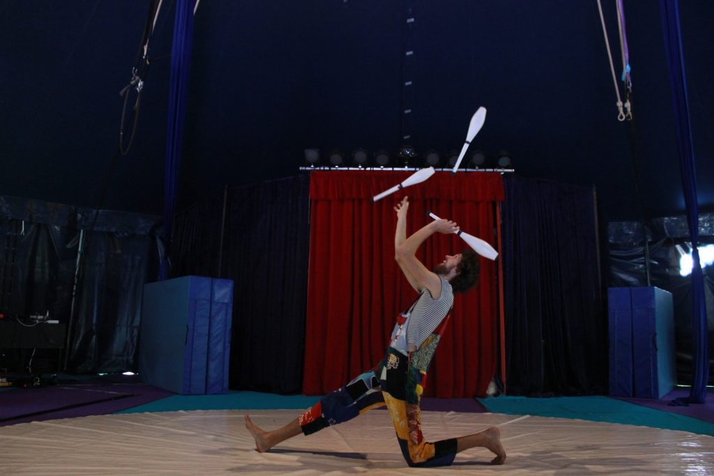 Spieleabend – Einladung zur Zirkusshow